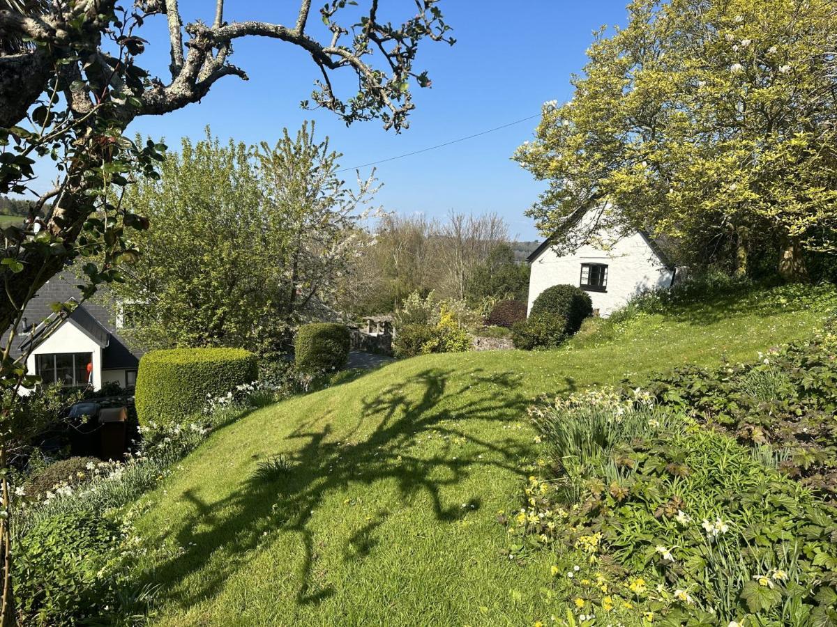 Thornwell Cottage - Heart Of The Village, Amazing Gardens, Glorious Views And Brimming With Character Dittisham Екстериор снимка